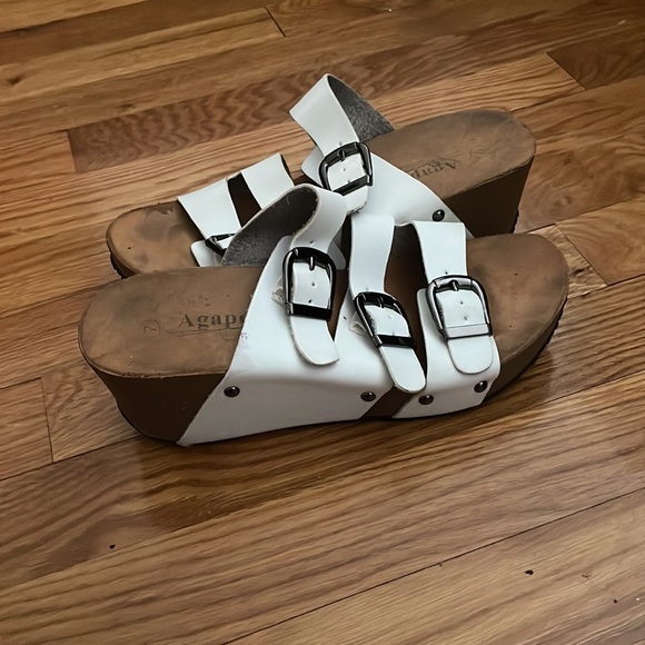 White platform sandals - Picture 3 of 3